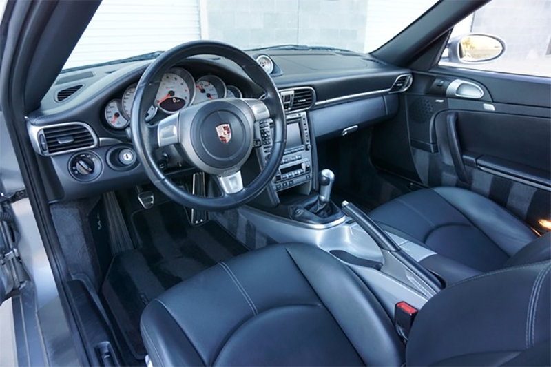 Illustration for article titled Why Buy A Nissan GT-R When This Porsche 911 Turbo Is Half The Price?Â